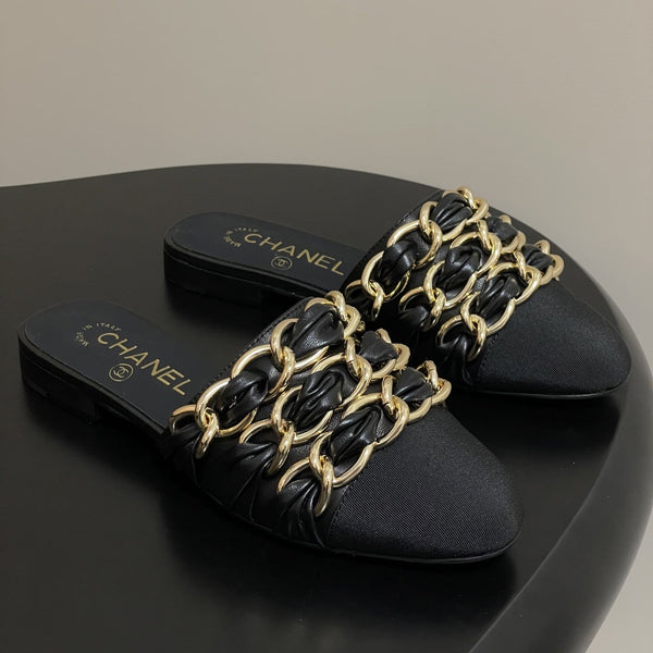 CC 25B Chain Closed Toe Flat Mule Black Sheepskin 393890