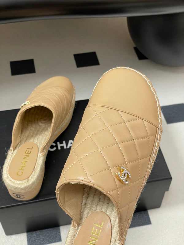 CC 25A Clog Slippers 40mm Beige Quilted Lambskin 393949