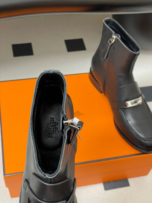 HM Short Boots 25mm Kelly Buckle Black Sheepskin