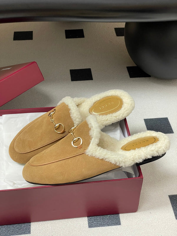 GG horsebit flat mules nude suede and wool 534708