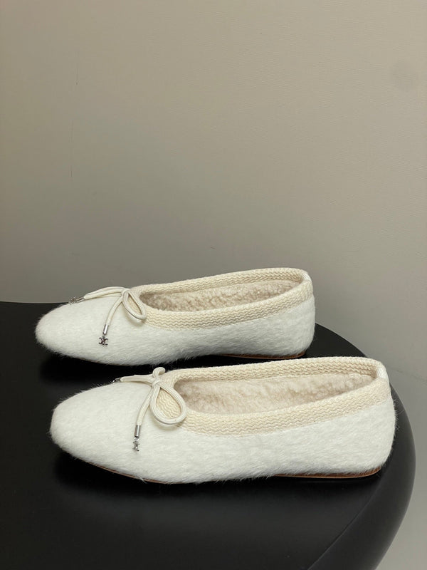 CL 26s Ballet Flats In White Wool With Bow Style