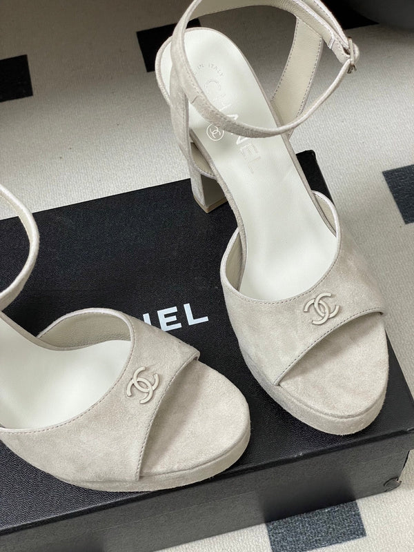 CC 26SS Platform Sandals 120mm Light Gray Double C Sheepskin Suede 632573
