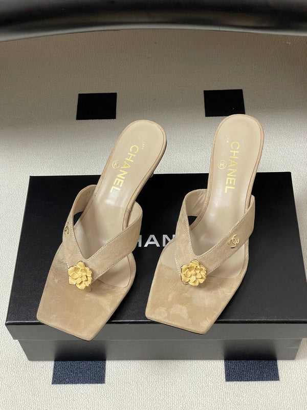 CC 26s Camellia High-Heeled Sandals Square Toe 6cm Taupe Suede 834730