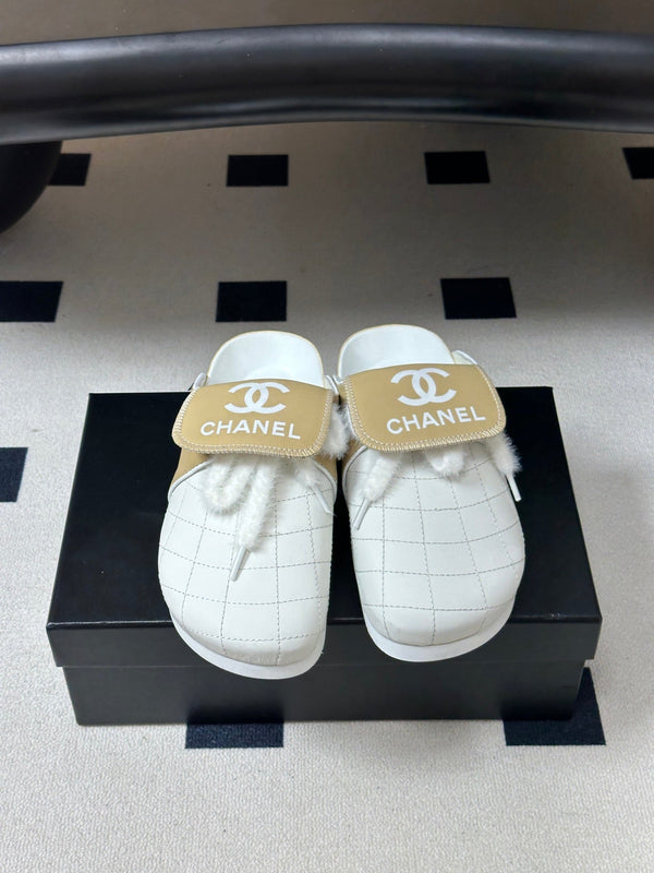 CC 26s Mules Beige White Quilted Leather Shearing 952552