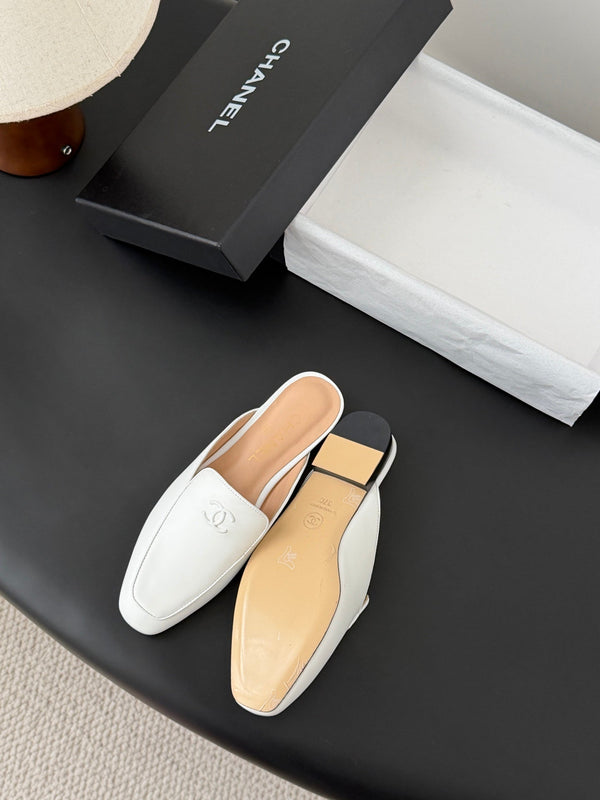 CC 26SS Loafers Mule White Lambskin 670817