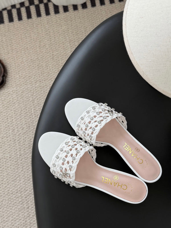 CC 26SS Sandals White Woven Lambskin 670633