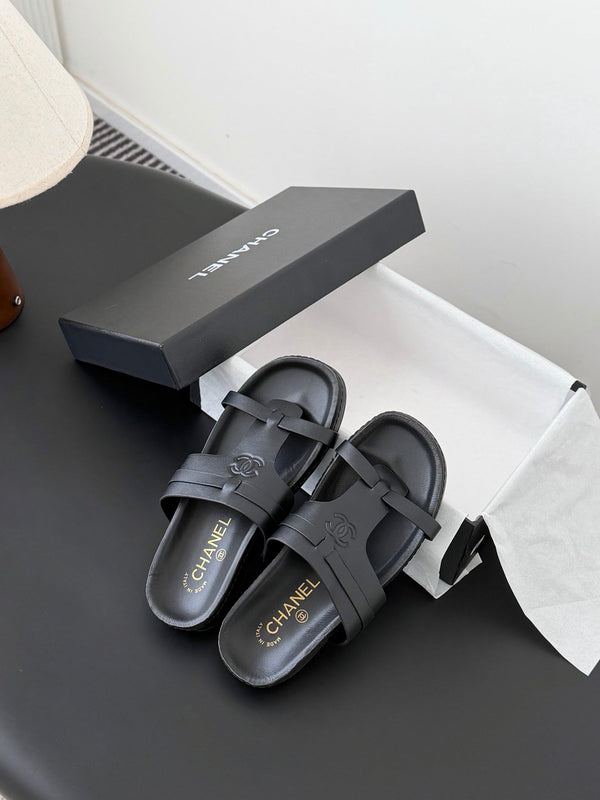 CC 26s Sandals Black Sheepskin 670377