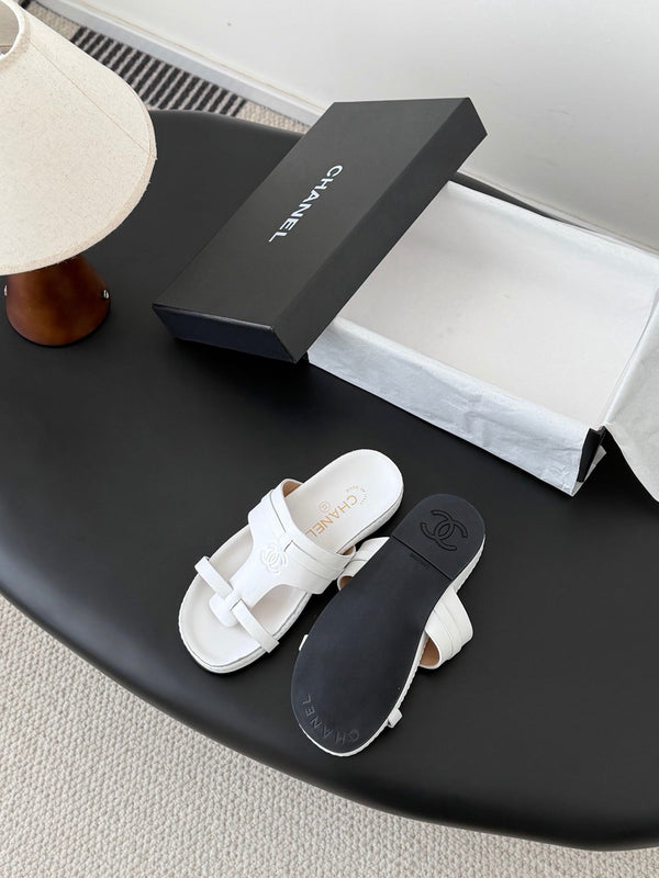 CC 26s Sandals White Sheepskin 670379