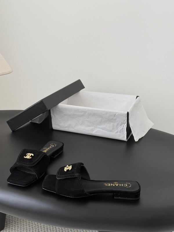 CC 26C Slippers Flat Black Suede 717806