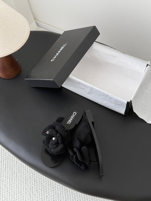 CC 26K Camellia Slippers Black Suede 914833