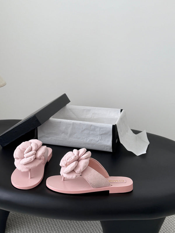 CC 26K Camellia Slippers Light Pink Suede 914836