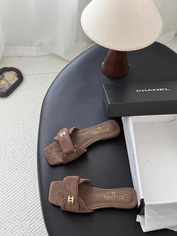 CC 26s Buckle Slippers Coffee Suede 829742
