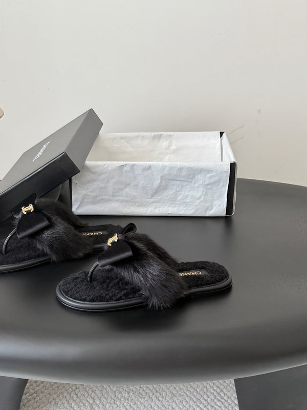 CC 26s Bowknot Thong Sandals Black Furry Shearing 969673