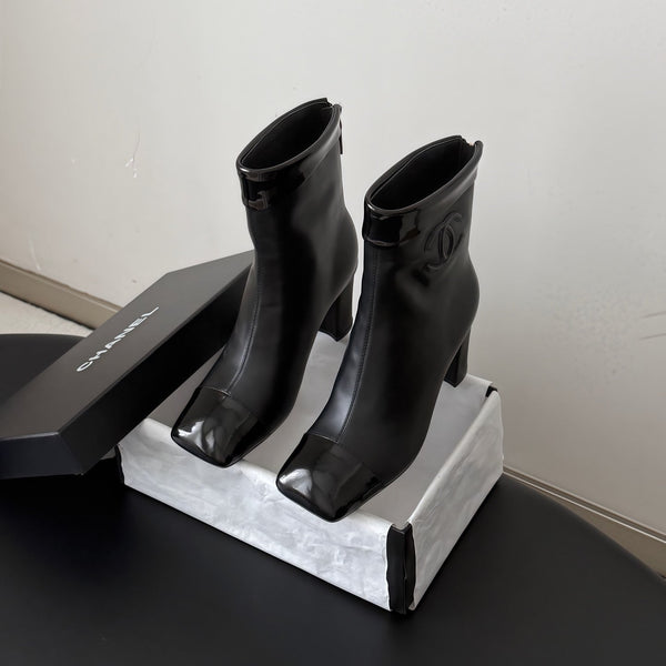 CC 26s Ankle Boots Black Leather Patent 127856