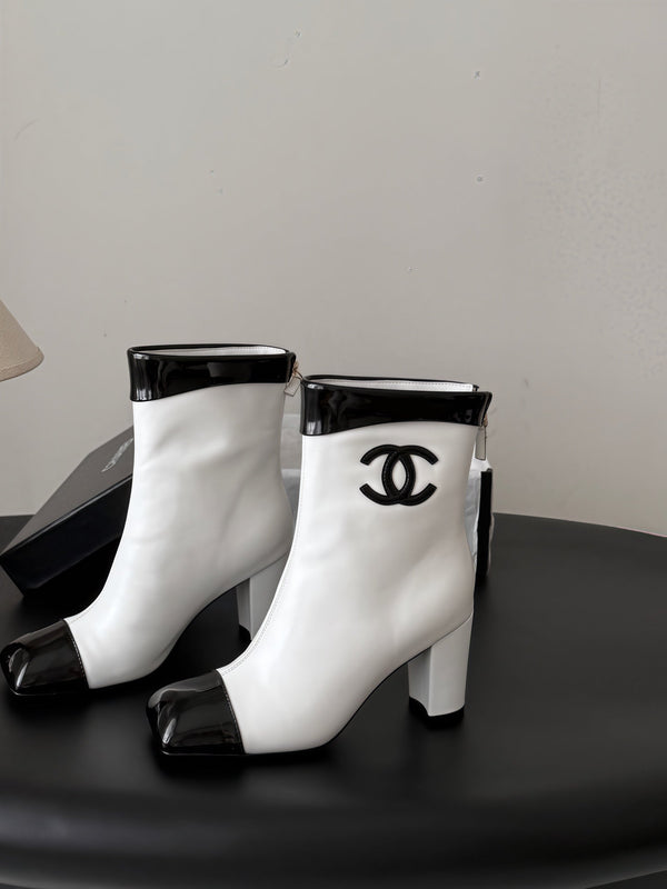 CC 26s Ankle Boots White Black Leather Patent 127860
