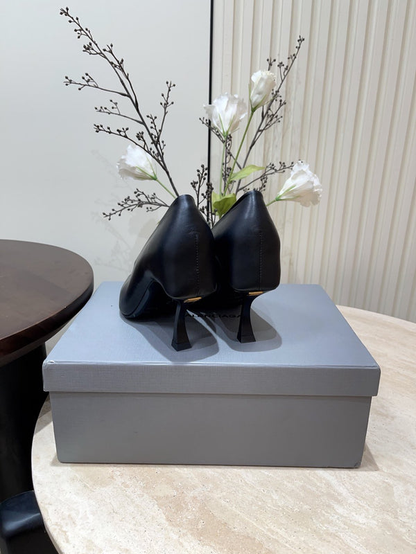 CURVED HEEL DEEP MOUTH PUMPS IN BLACK CALFSKIN