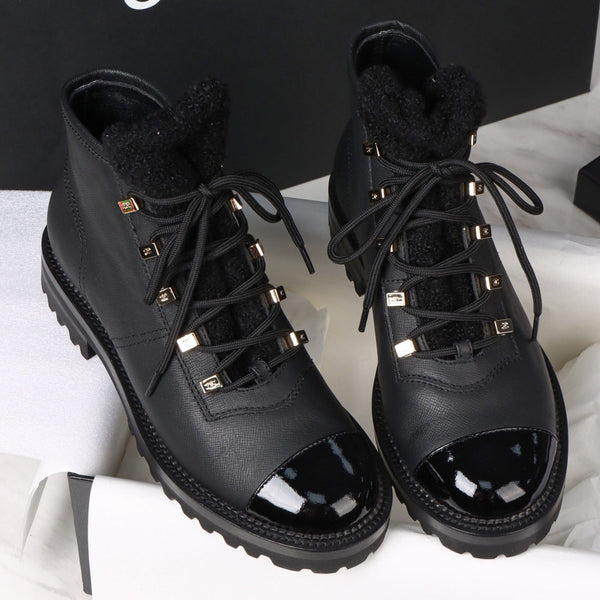 CC 26s Combat Boots Black Shearing Leather 964815
