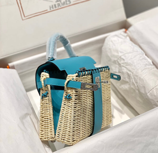 HM KELLY 20 PICNIC SKY BAMBOO AND RATTAN