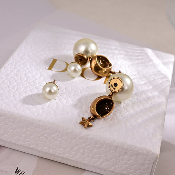 CD 26S Star Logo Pearl Drop Earrings In Gold Tone Metal 629949