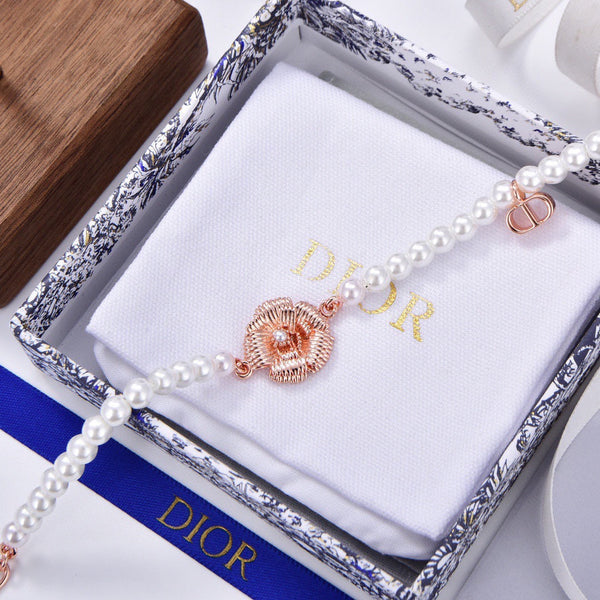 CD 26S Pearl Flower Charm Bracelet In Rose Gold Tone Metal 631860