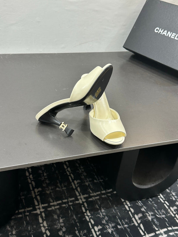 CC 26s Sandal Cream Sheepskin 832565