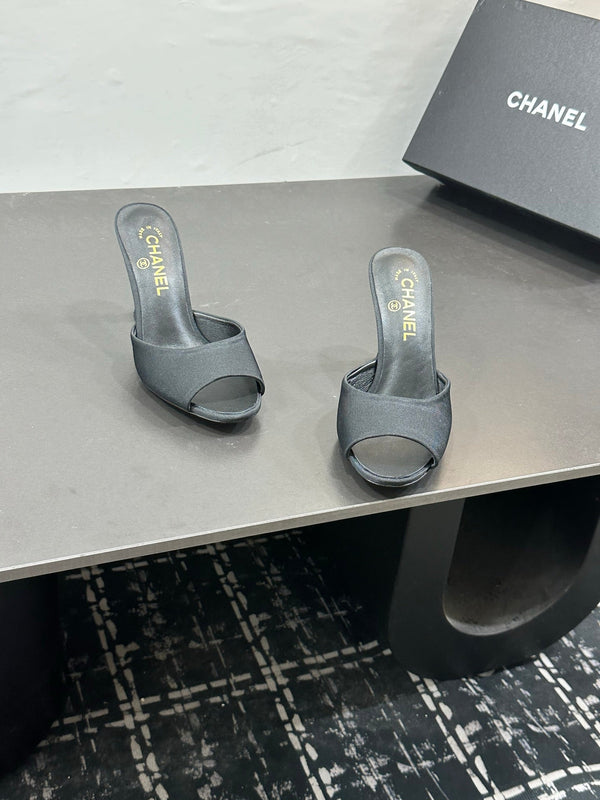 CC 26s Sandal Black Sheepskin Satin 832564