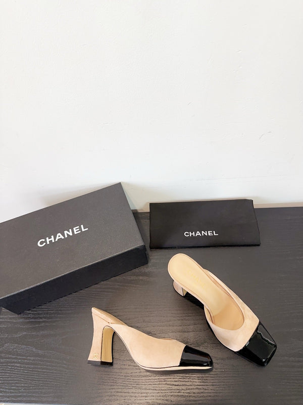 CC 26s Half-Slip Beige Black Patent Leather 596643
