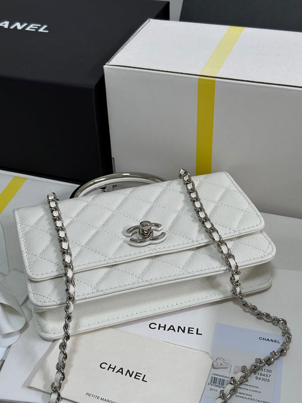 CC 25P Wallet Woc Handle 19cm White Leather Silver Hardware 243451