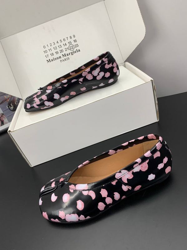 MM Tabi Ballet Flats Black Pink Cowhide 895246