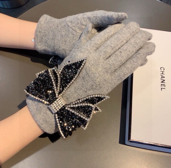 GLOVES IN DOVE GRAY WOOL WITH RHINSTONES 429246