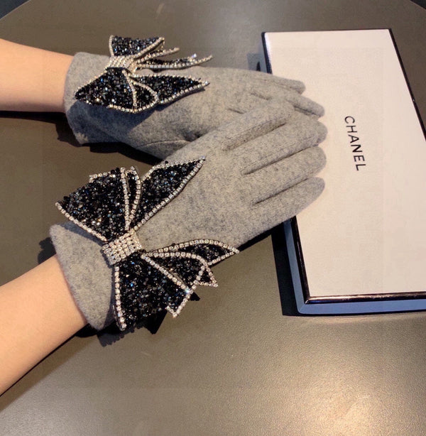 GLOVES IN DOVE GRAY WOOL WITH RHINSTONES 429246