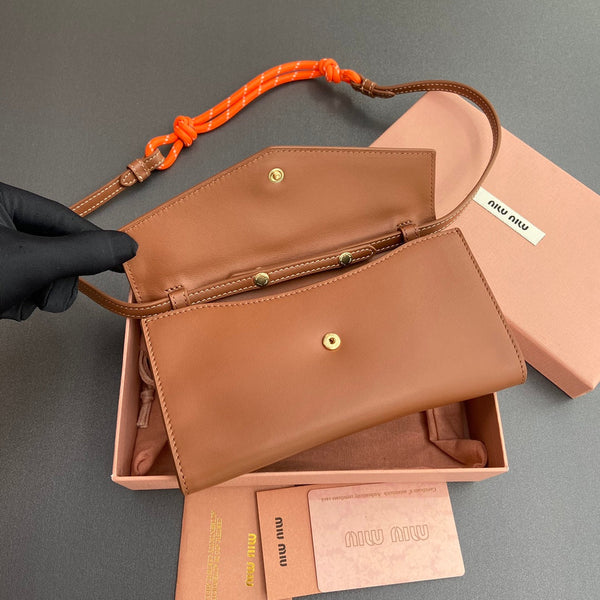 Miu Logo Wallet On A Chain 19 Lettering Cognac Calfskin 240409