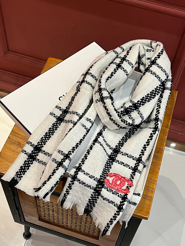 CC Scarf 190 CM In White With Black Stripes Wool  420038