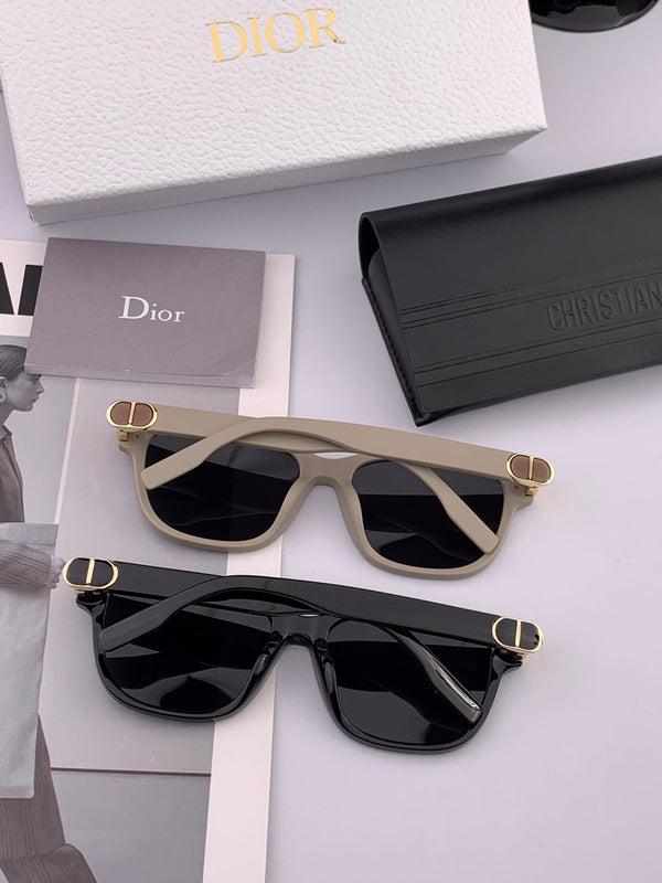 MONTAIGNE SUNGLASS CD6113 IN ACETATE