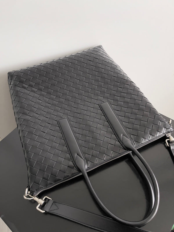 BV 25 Zipped North-South Tote 33.5cm Black Intrecciato Leather