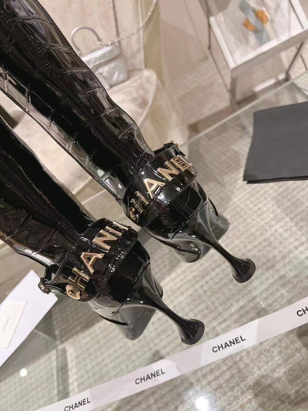 CC 26S Chain Buckle Croc Jumping Boots 9cm Black Patent Leather 117689