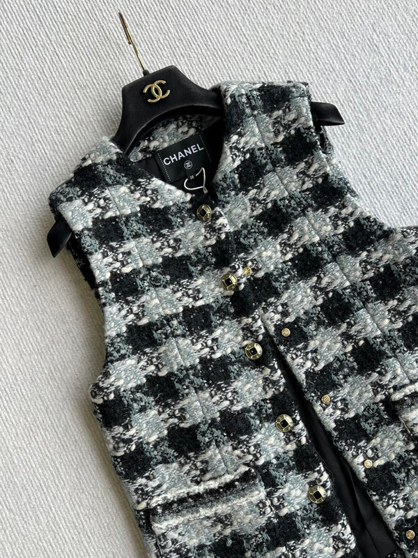 Chanel 2025 Plaid Tweed Vest Jacket Black Wool Polyester 325379