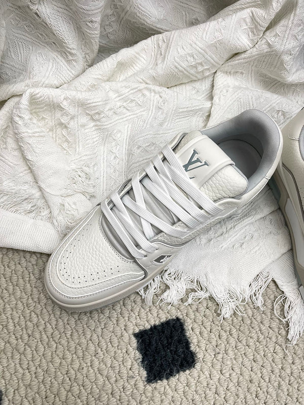 LV Trainer Sneaker Off White Cowhide 611158
