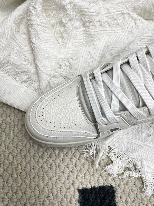 LV Trainer Sneaker Off White Cowhide 611158