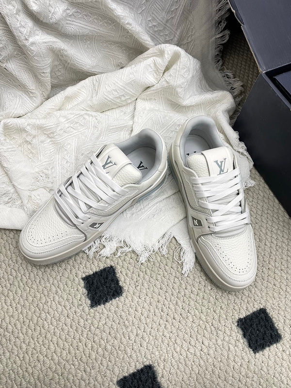 LV Trainer Sneaker Off White Cowhide 611158
