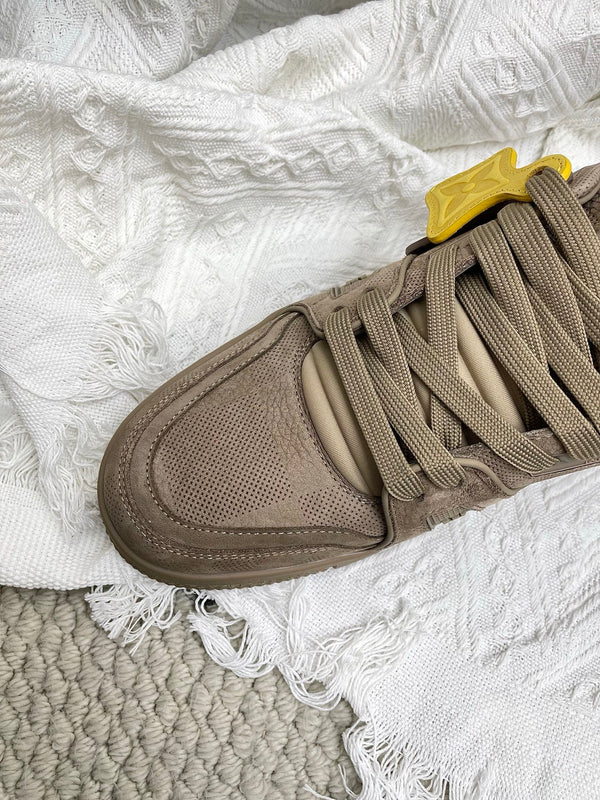 LV Trainer Sneaker Taupe Suede Mesh 611159