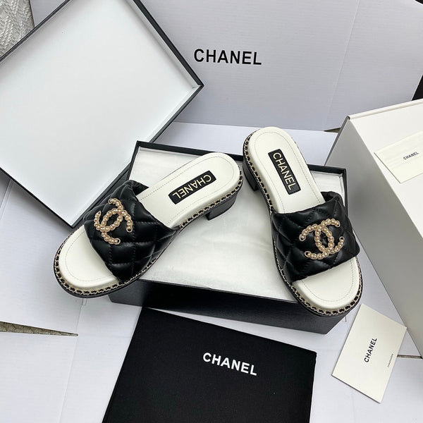 CC 26SS Black White Gold Quilted Lambskin 726542