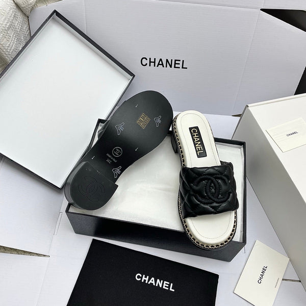 CC 26SS Black White Quilted Lambskin 726546