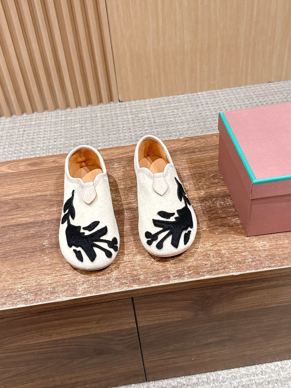 LP Floaty Embroidered Flats Loafer Cream Suede 553987