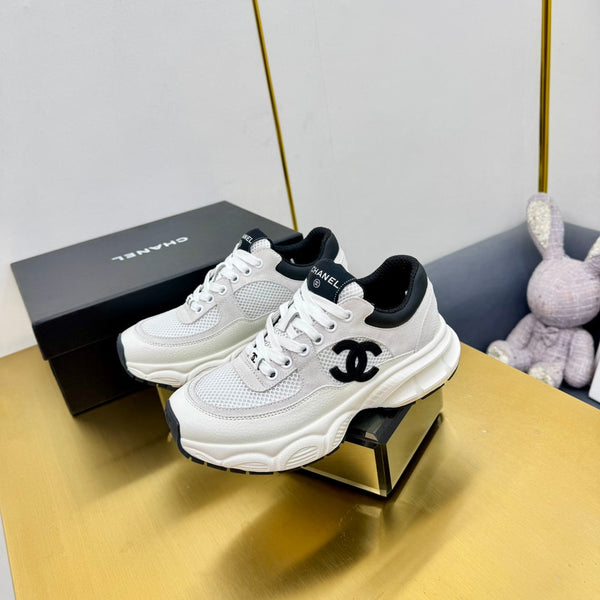 SNEAKER IN PALE GRAY SUEDE WITH BLACK LOGO AND MESH