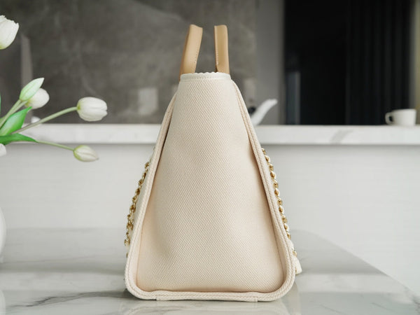 CC LARGE TOTE 39 LIGHT BEIGE CANVAS PEARL LOGO