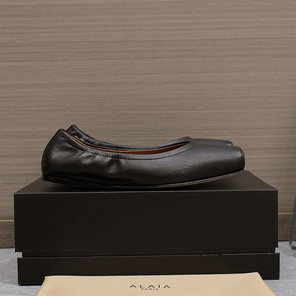 ALAIA BALLET FLATS IN BLACK SMOOTH CALFSKIN