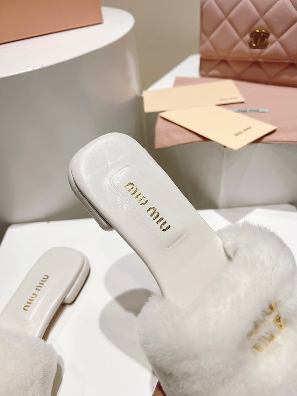 Miu Slides White Leather Fur 739560