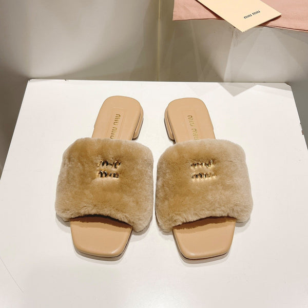 Miu Slides Beige Leather Fur 739560