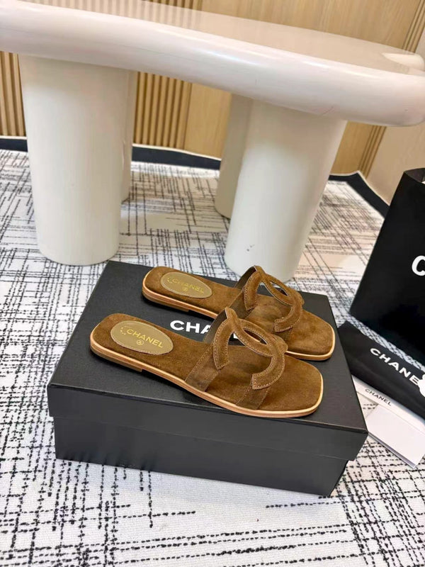 CC 26s Open-toe Sandal Coffee Suede 681946